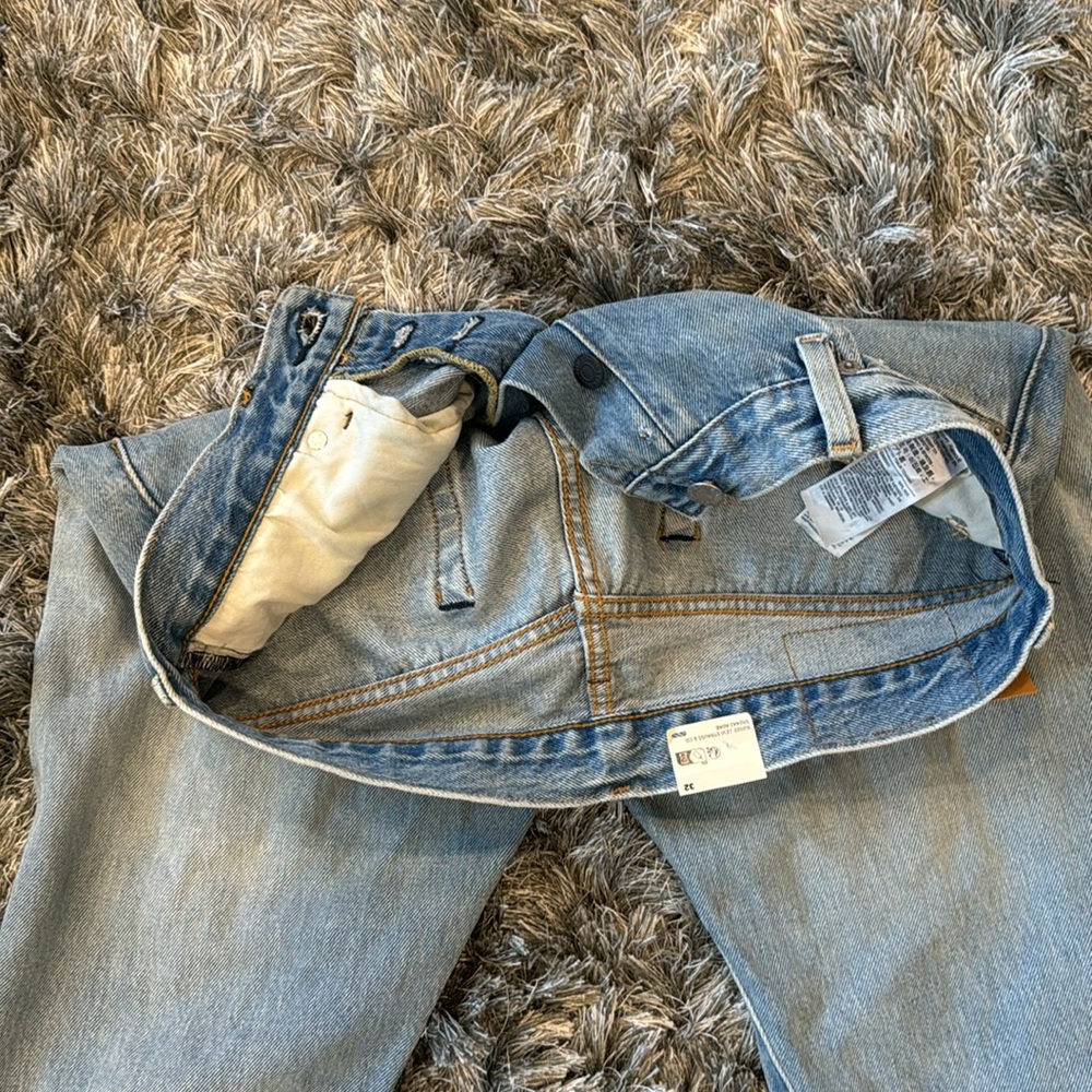 New Men's Levi Heavy Ripped Denim Shorts - 32 - Picture 6 of 7